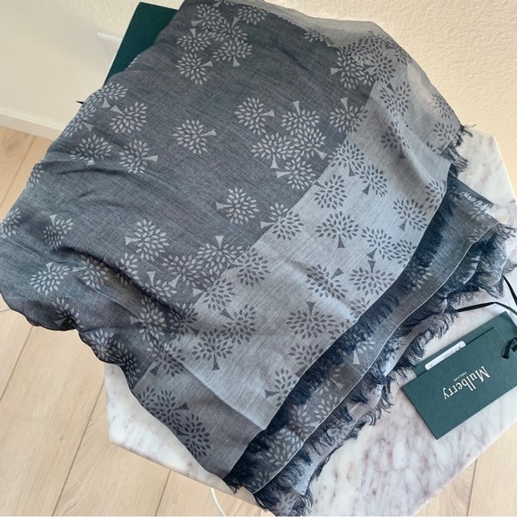 [🌟 PRICE FIRM] Mulberry Gray Tamara Square 140 Large Cotton Scarf Wrap Shawl - Picture 3 of 7